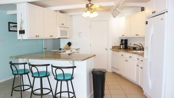 House, Multiple Beds, Patio | Private kitchen | Fridge, microwave, oven, stovetop