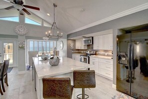 House, Multiple Beds, Patio | Private kitchen | Fridge, microwave, oven, stovetop