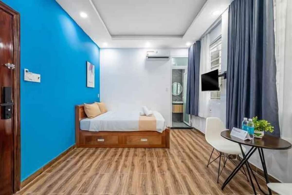 1 bedroom, desk, free WiFi, bed sheets