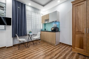 Comfort appartement | Privékeuken | Een koelkast, een microgolfoven, een rijstkoker