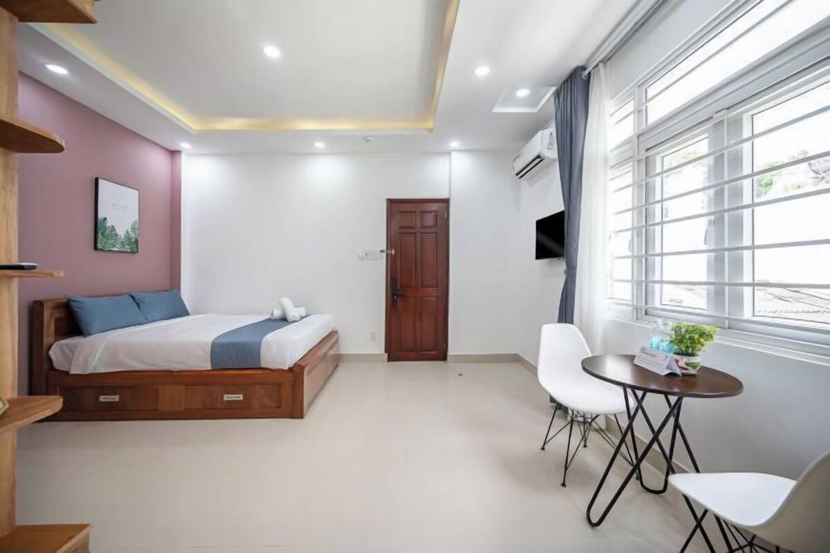 1 bedroom, desk, free WiFi, bed sheets