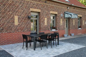 Outdoor dining - Charmante maison de campagne "Chemin Saint-Roch" (Beloeil)