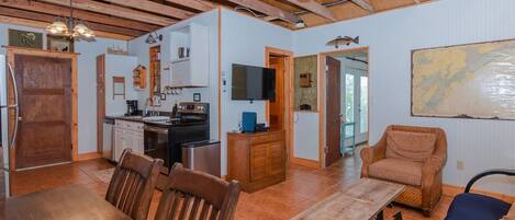 House (3 Bedrooms) | Property amenity