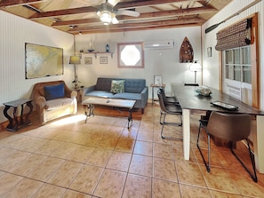 House (3 Bedrooms) | Property amenity - Captain Dave's by Miss Kitty’s (Rockport)