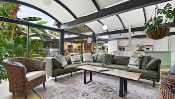 Smart TV, video games