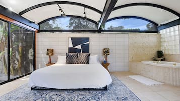 4 bedrooms, desk, iron/ironing board, free WiFi