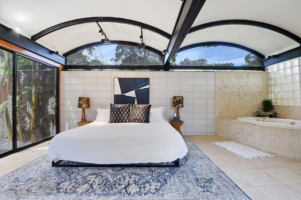 4 bedrooms, desk, iron/ironing board, free WiFi