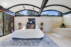 4 bedrooms, desk, iron/ironing board, free WiFi