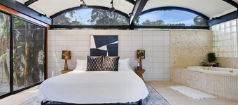 2 mi from LSU! MCM Masterpiece - Sleeps 10