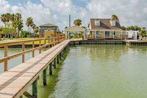 House (2 Bedrooms) | Property amenity - Bay Cottage by Miss Kitty’s (Rockport)