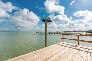 House (2 Bedrooms) | Property amenity - Bay Cottage by Miss Kitty’s (Rockport)