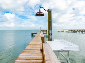 House (2 Bedrooms) | Property amenity - Bay Cottage by Miss Kitty’s (Rockport)