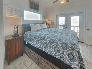Condo (2 Bedrooms) | Property amenity
