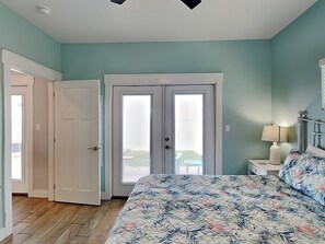 Condo (2 Bedrooms) | Property amenity