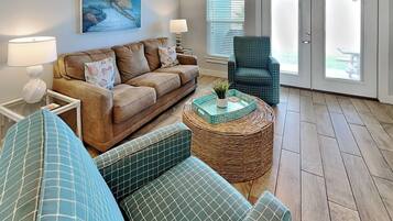 Condo (2 Bedrooms) | Divers