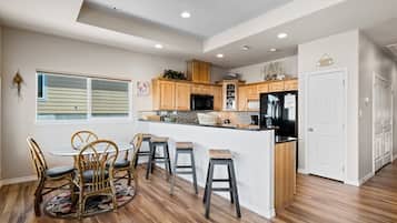 House, Multiple Beds, Patio | Private kitchen | Fridge, microwave, oven, stovetop