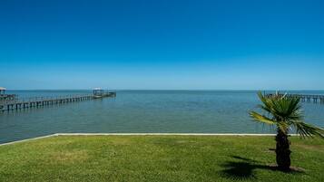 Condo (2 Bedrooms) | Kemudahan hartanah