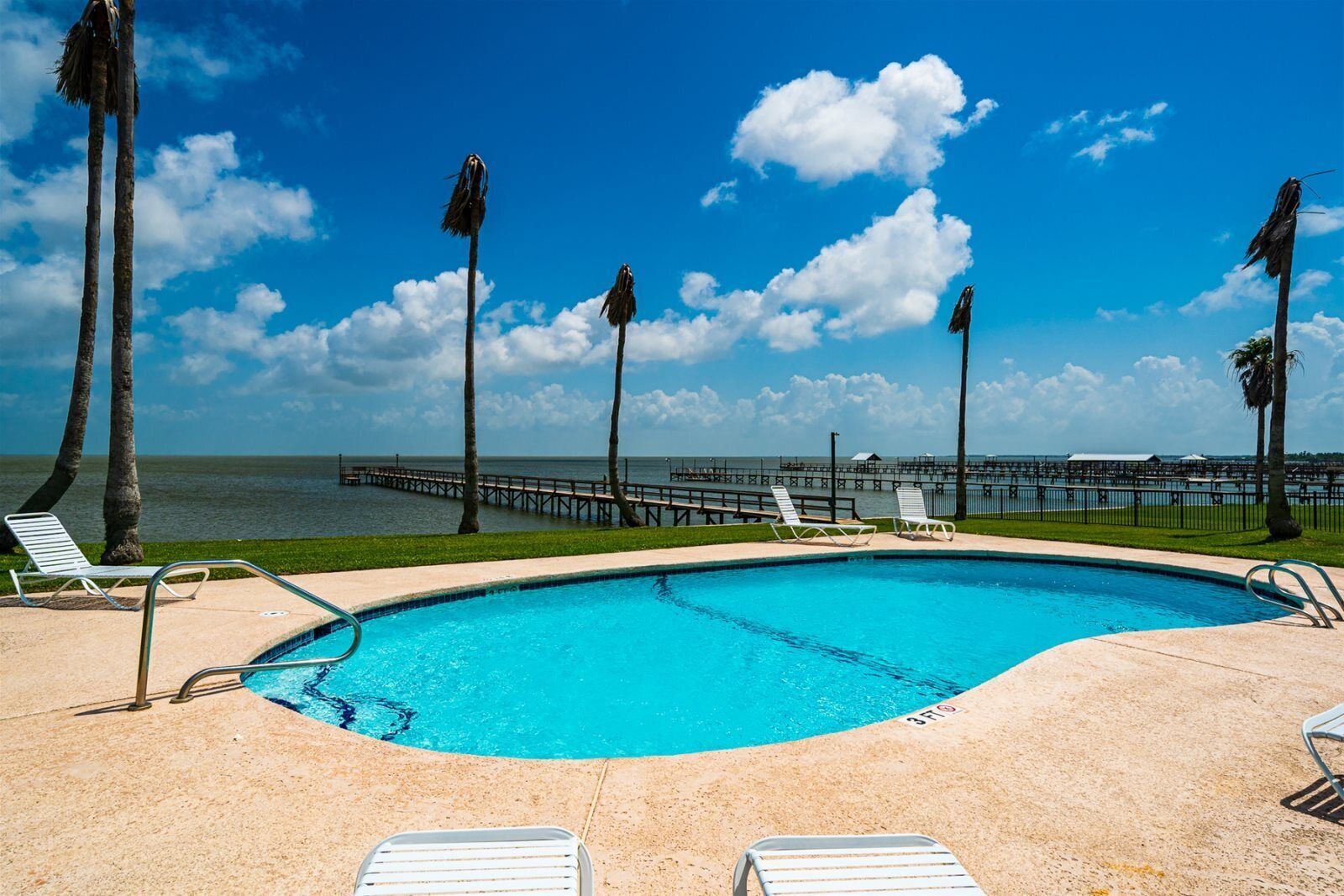 Condo (2 Bedrooms) | Property amenity