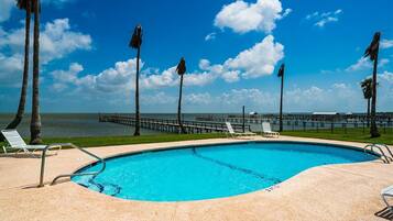 Condo (2 Bedrooms) | Property amenity