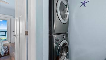 Condo (2 Bedrooms) | Kemudahan hartanah