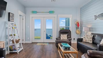 Condo (2 Bedrooms) | Property amenity