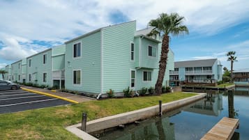 Condo (2 Bedrooms) | Property amenity