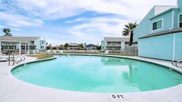 Condo (2 Bedrooms) | Property amenity