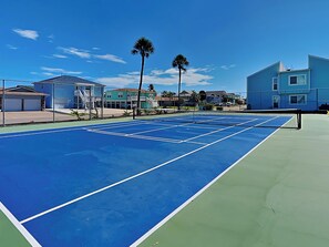 Condo (2 Bedrooms) | Property amenity