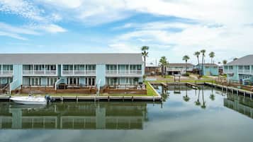 Condo (2 Bedrooms) | Kemudahan hartanah