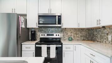 Condo (2 Bedrooms) | Property amenity