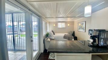 1 chambre, fer et planche à repasser, accès au Wi-Fi (inclus)