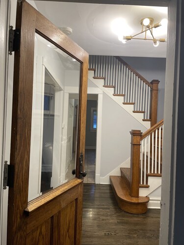 Chic 3bed 2bath Home with free parking close to United Center 