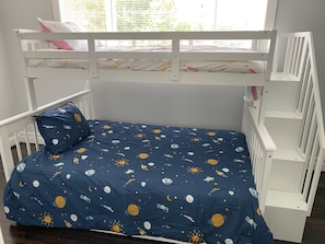 3 slaapkamers, een bureau, reisbedje, gratis wifi