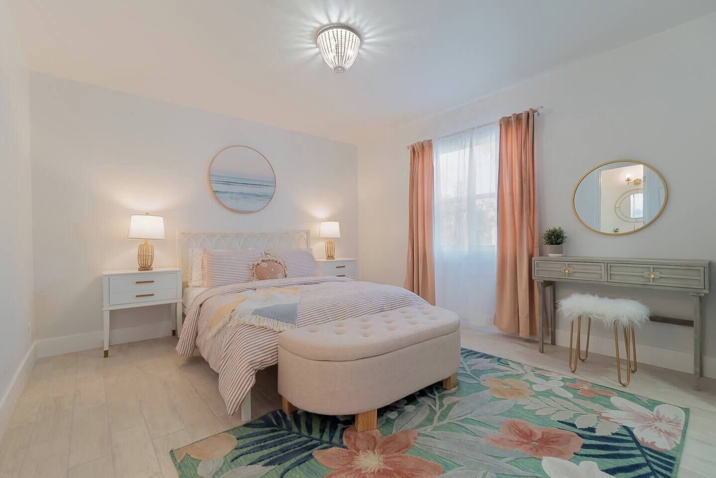 Schreibtisch, Bügeleisen/Bügelbrett, Reisekinderbett, kostenloses WLAN