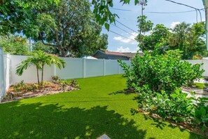 Property grounds - 6bd/4ba - Dtown+POOL+Parking - The Casa (West Palm Beach)