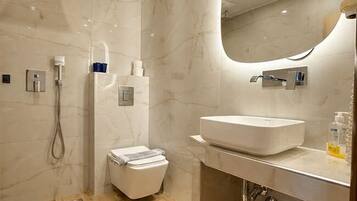 Quadruple Room | Bathroom