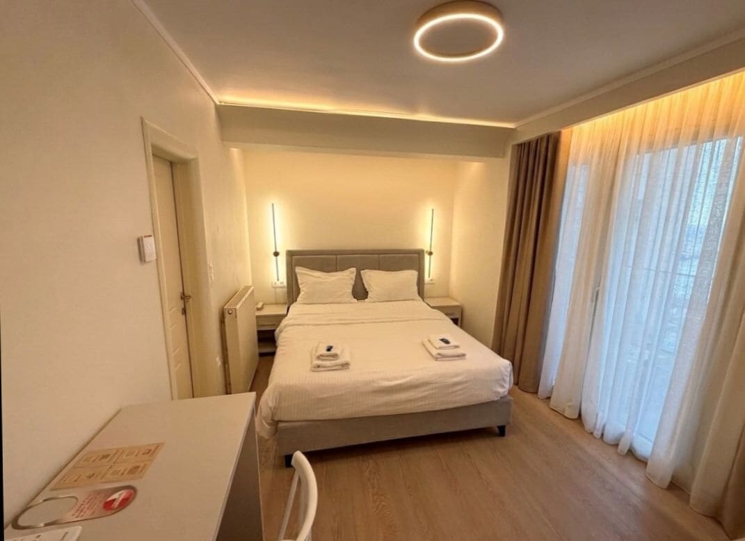 Executive Double Room | In-room safe, iron/ironing board, free WiFi, bed sheets