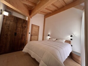 4 chambres, fer et planche à repasser, lit parapluie, Wi-Fi gratuit