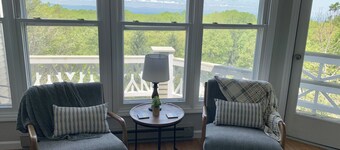 Spacious + Serene Mtn Top Escape, 4 En Suites