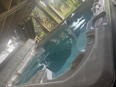 "Wine Down"-Oceanfront Duplex-4 Bedroom/3 Bathrooms and Swim Spa seats 9 people