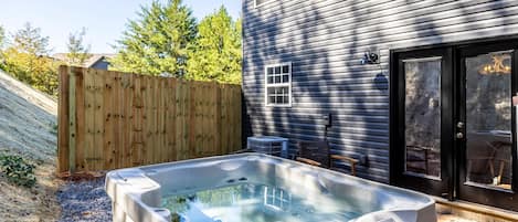 Tina de hidromasaje al aire libre