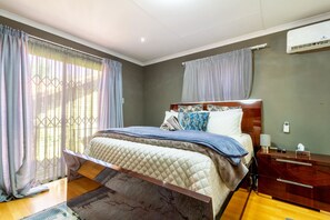 1 bedroom, desk, iron/ironing board, free WiFi - Cosy and beautiful 1 bedroom flatlet (Sandton)