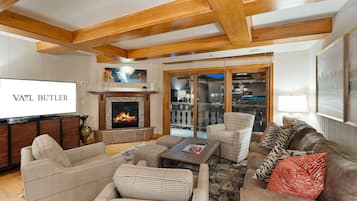 Smart TV y chimenea
