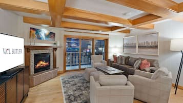 Smart TV y chimenea