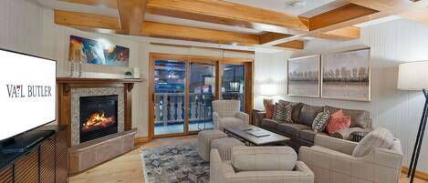 Smart TV, fireplace