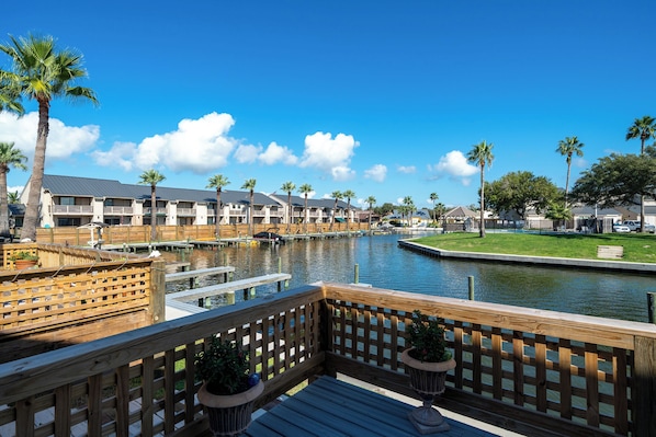 Condo (2 Bedrooms) | Property amenity