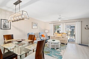 Dining - Bay House Condos by Miss Kitty’s (Rockport)