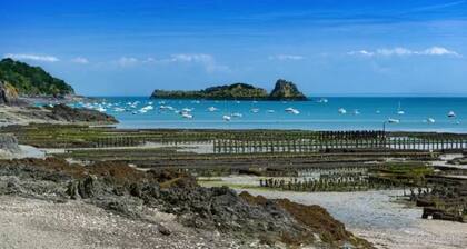 Logis de Cancaleââ - Logis de la Marine, au bord de mer Ă Cancale
