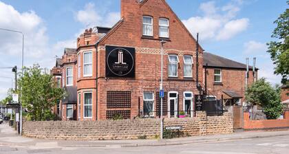 The Linden Leaf Rooms - Classy Studios