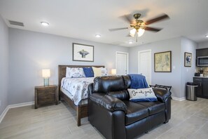 Condo, 1 Queen Bed, Patio (Yellow Warbler B - No Pets) | 1 bedroom, individually decorated, individually furnished, free WiFi - Big Tree Cottages by Miss Kitty’s (Rockport)